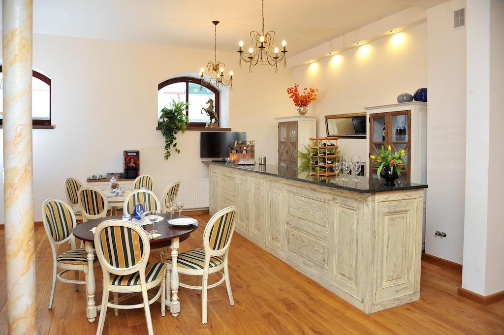 Hotel Sandro Silver Leszno  Buitenkant foto