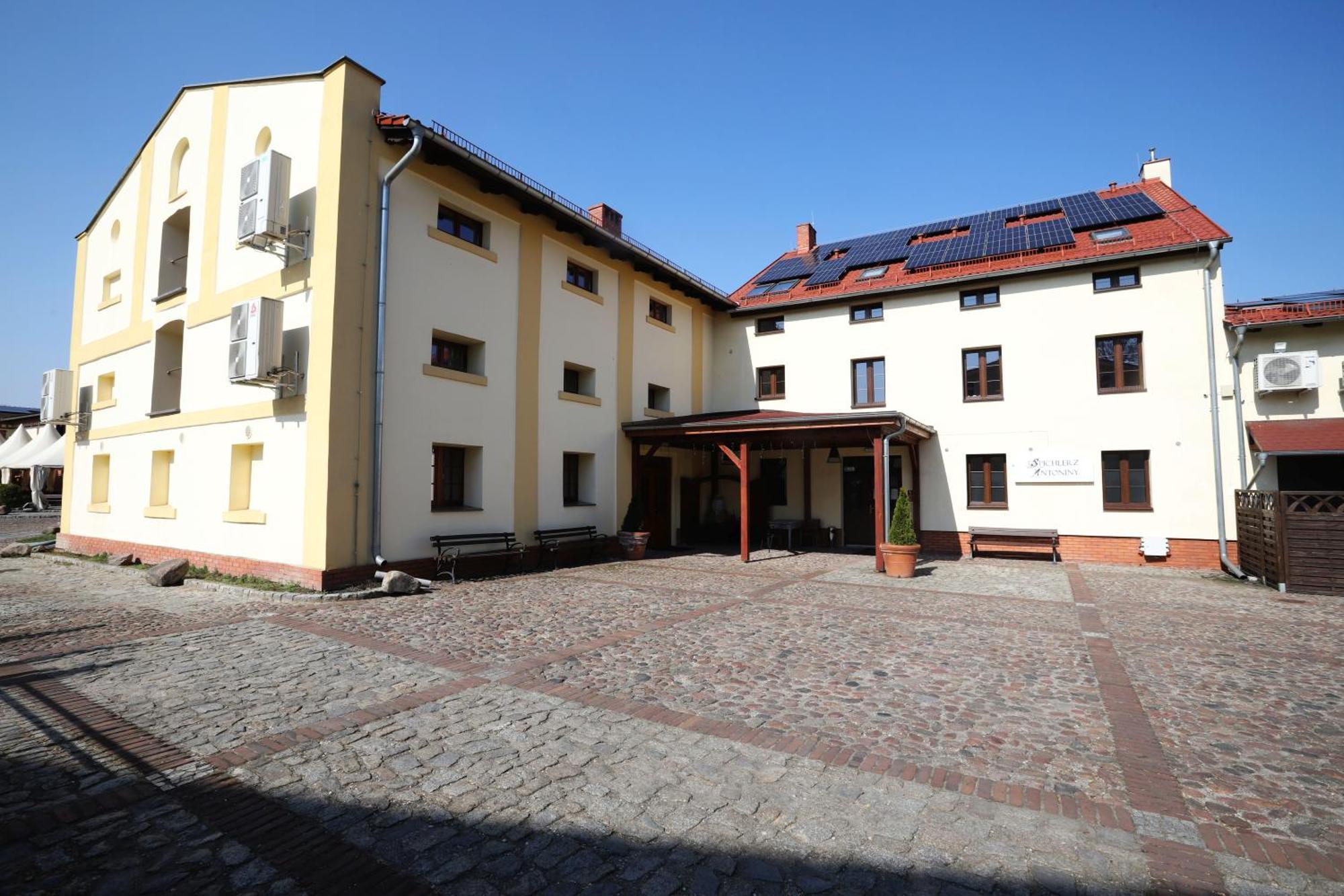 Hotel Sandro Silver Leszno  Buitenkant foto
