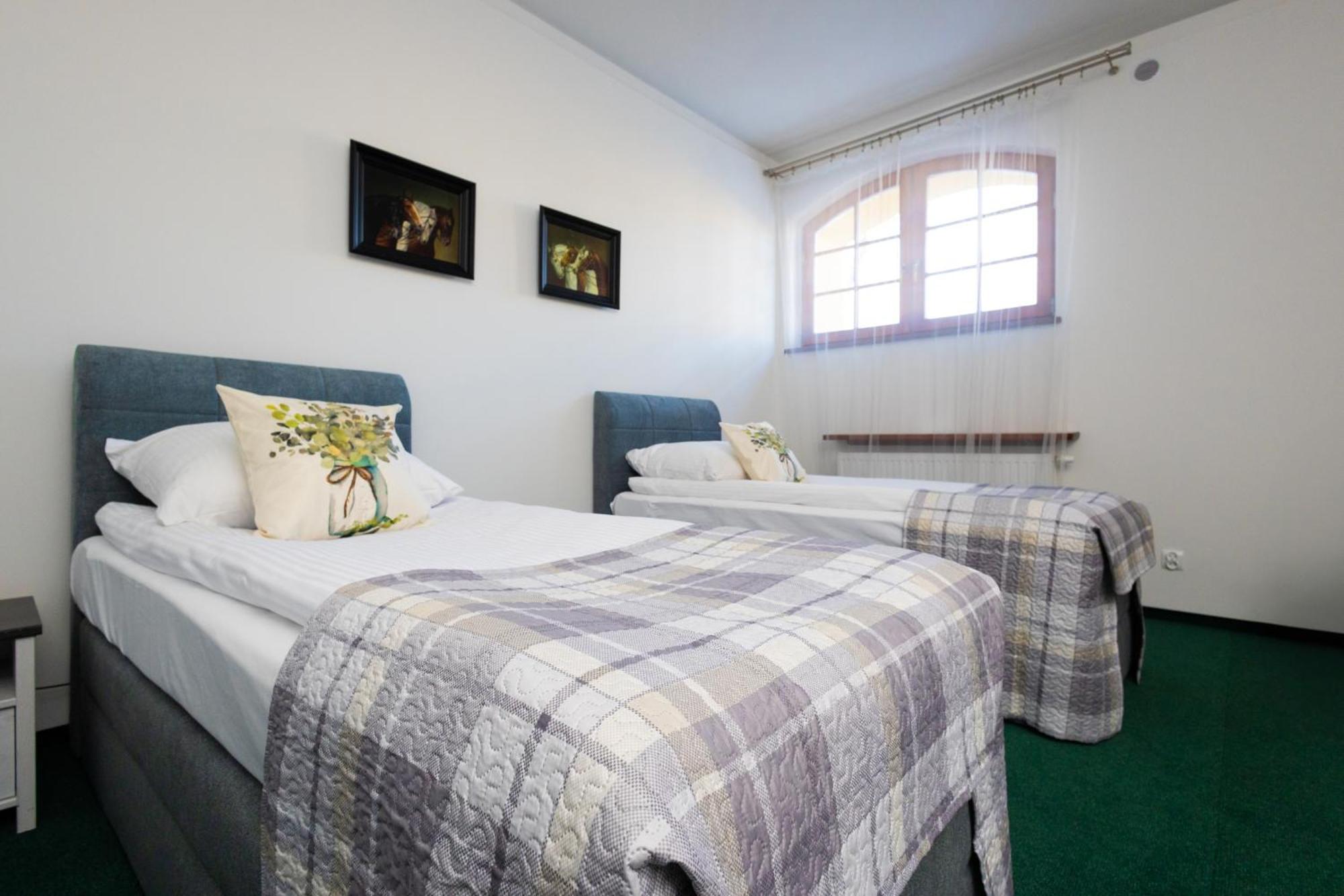 Hotel Sandro Silver Leszno  Buitenkant foto