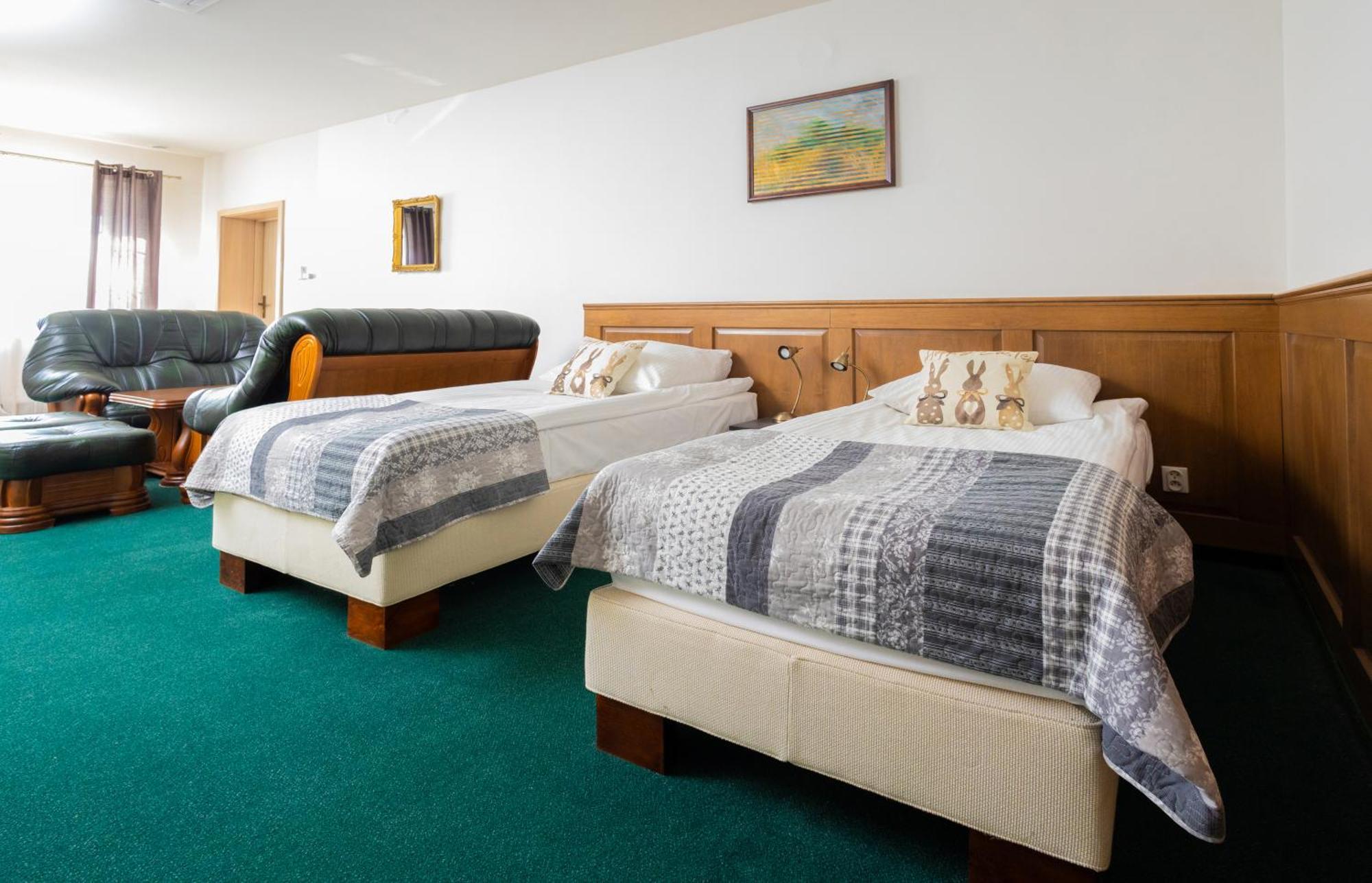 Hotel Sandro Silver Leszno  Buitenkant foto