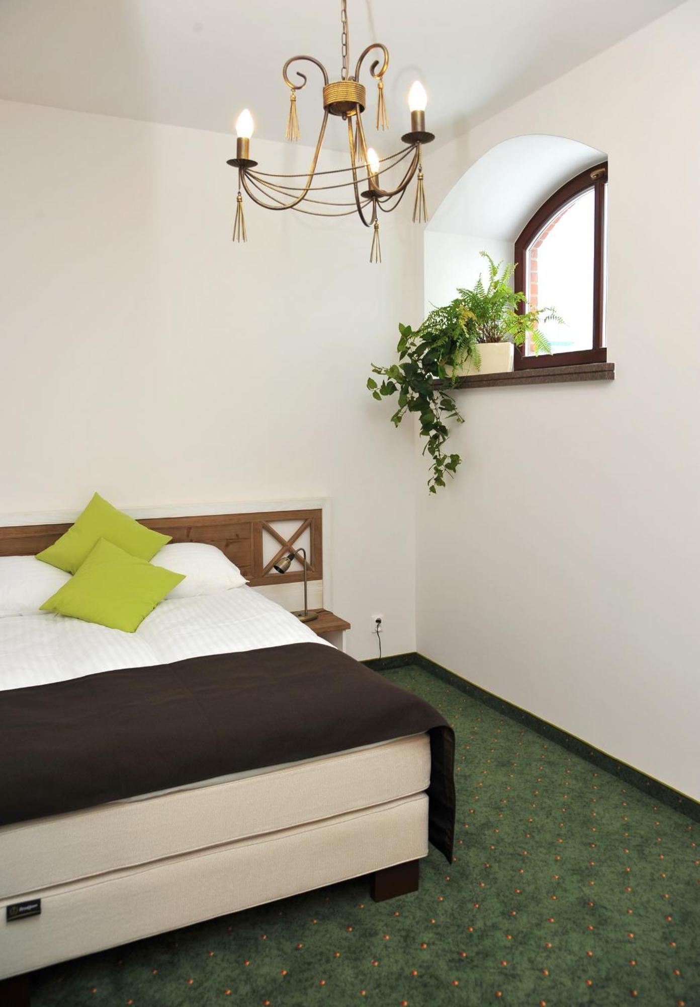 Hotel Sandro Silver Leszno  Buitenkant foto