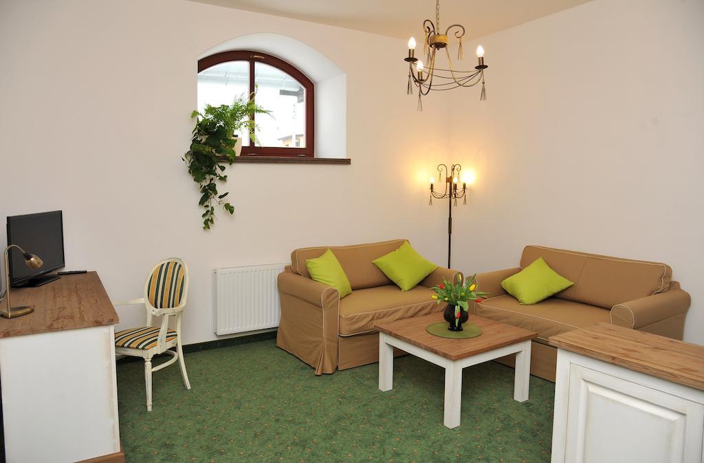 Hotel Sandro Silver Leszno  Buitenkant foto
