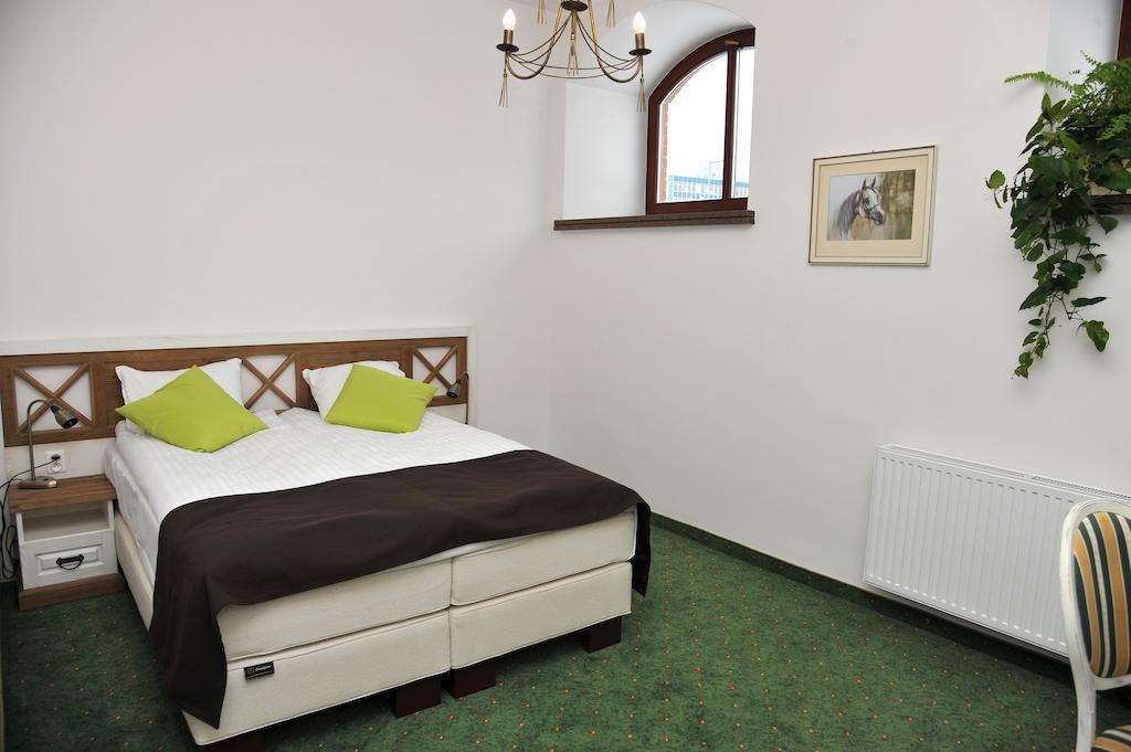 Hotel Sandro Silver Leszno  Buitenkant foto